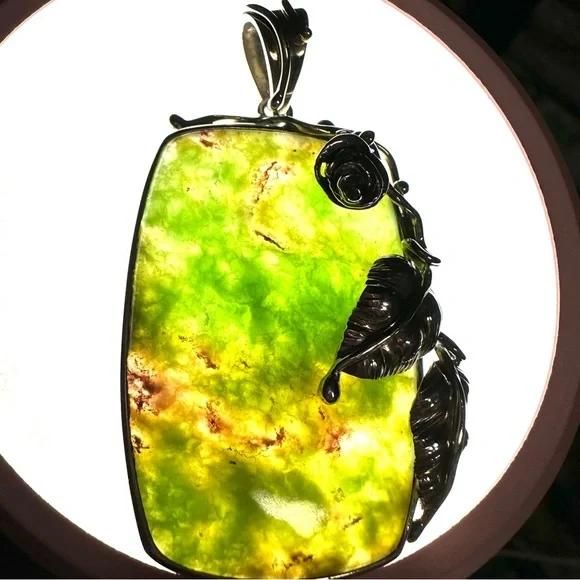 Artisan Green Jasper Sterling Silver Pendant with Hand-forged Rose and Leaves - Picture 14 of 15